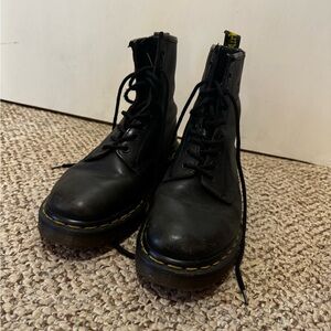 Vintage made in England UK 5 black Dr. martens boots